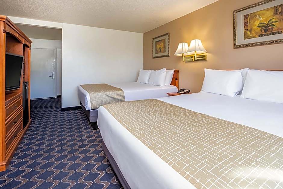 Travelodge by Wyndham Red Bluff South of Redding