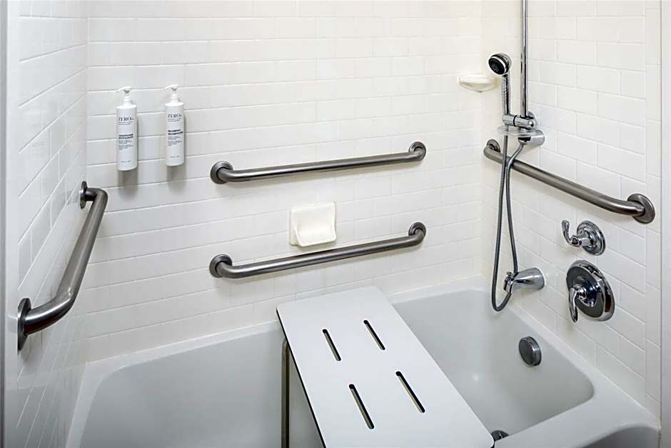 Hampton Inn By Hilton Nashua