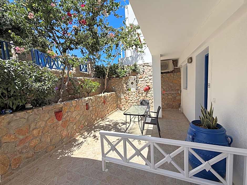 Leonidas Apartments