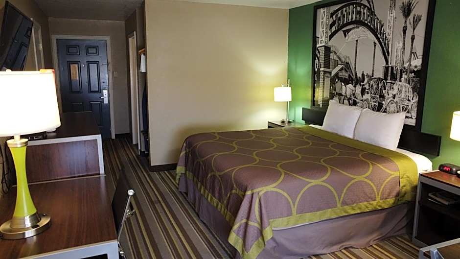 Super 8 by Wyndham Kingsville