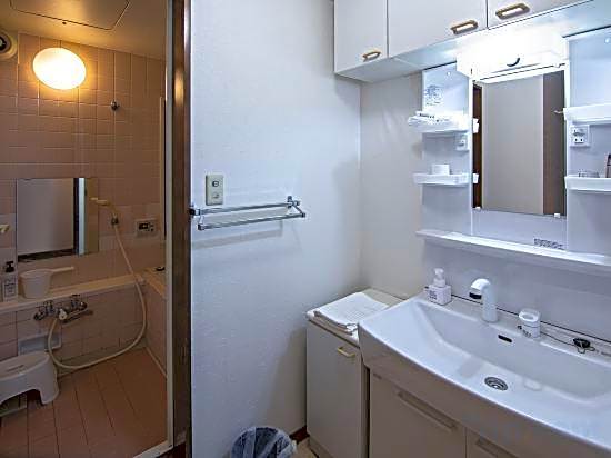 Miyu Tsuruno - 3-minute walk to the Shinshinjuku Station/max 8ppl