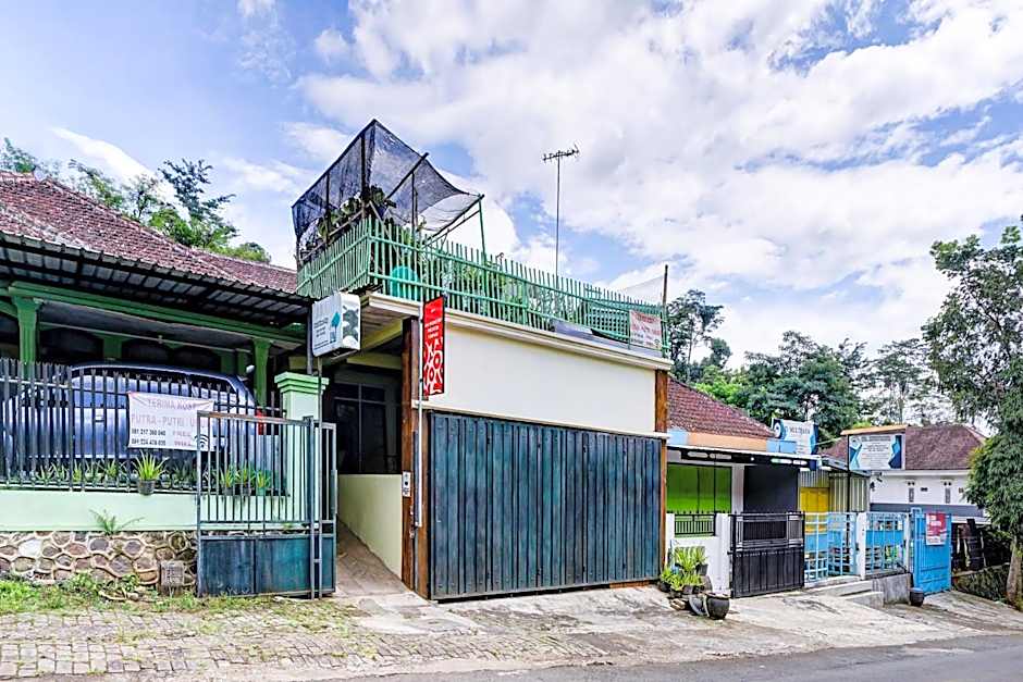 OYO Life 90879 Ara Predator Funpark