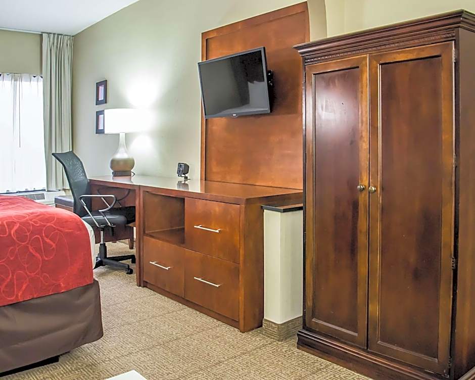 Photo 1 of 5 of 2 Queen Beds Suite