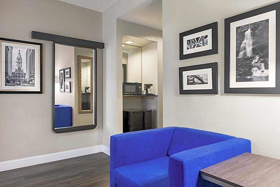 La Quinta Inn & Suites by Wyndham Mt. Laurel - Philadelphia