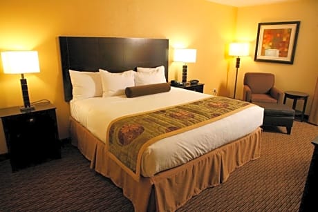 suite-1 king bed - non-smoking, separate bedroom, sofabed, whirlpool, wet bar, full breakfast