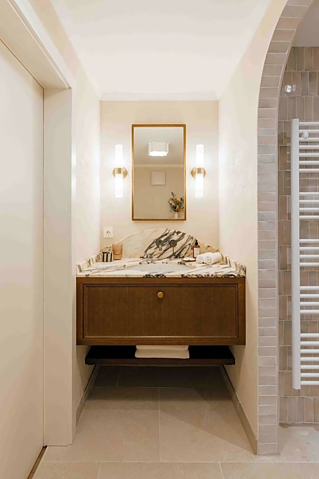 Clemonte Hotel - Your Reception-less Boutique Hideaway