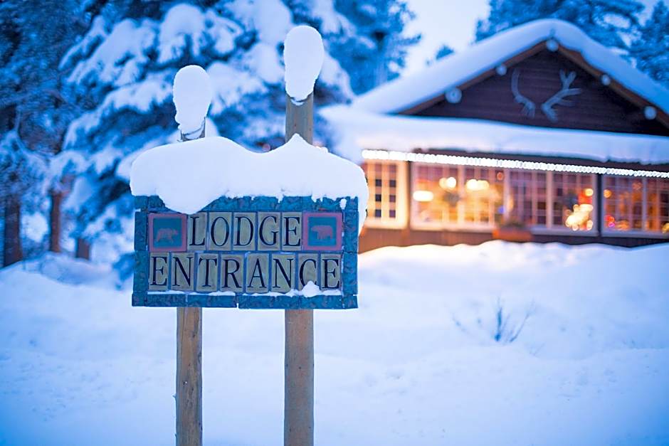 Storm Mountain Lodge Cabins Dining