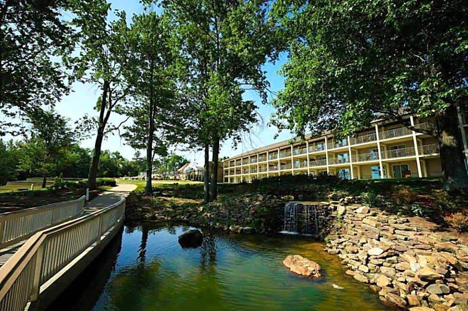 Fourwinds Lakeside Inn & Marina
