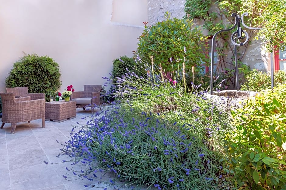 Hotel Aux Vieux Remparts, The Originals Relais (Relais du Silence)