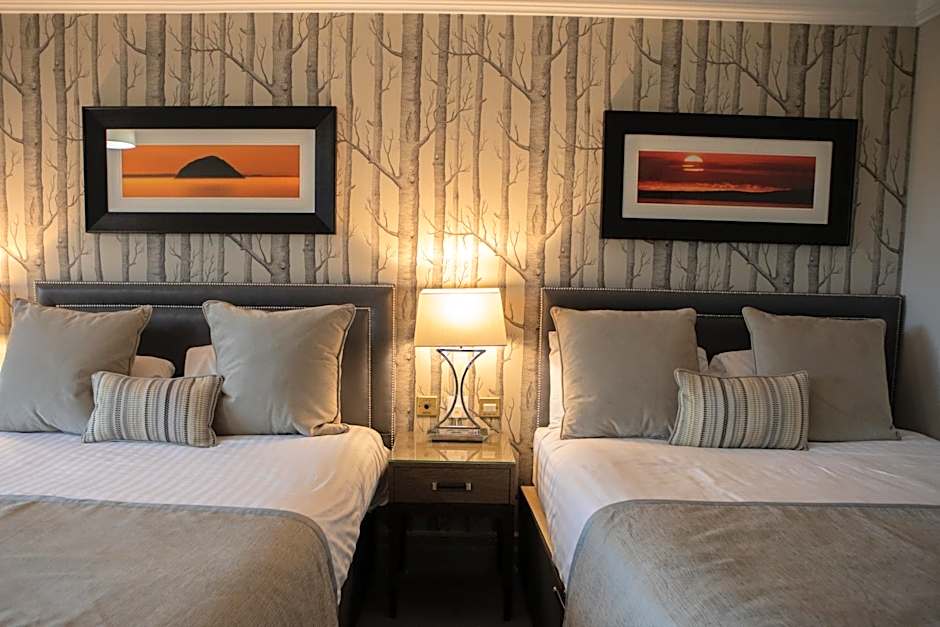 Riverside Lodge Hotel