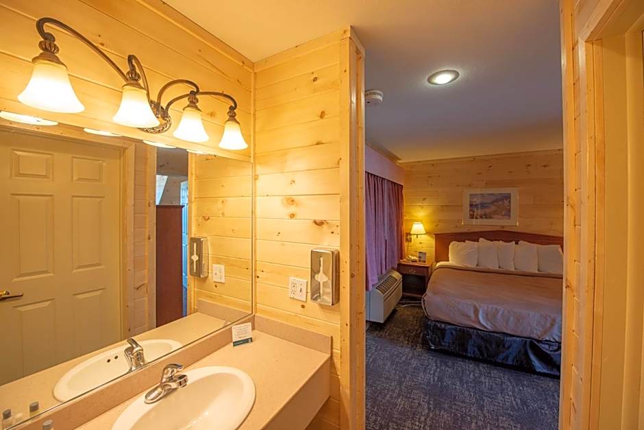 Quality Inn & Suites Mackinaw City Beachfront