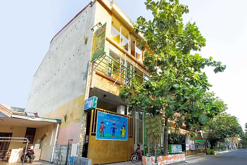 Homestay Gayatri Sawojajar near Univ Negeri Malang Kampus 2 Mitra RedDoorz