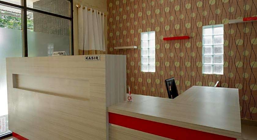 RedDoorz near Millenium Waterpark Palu