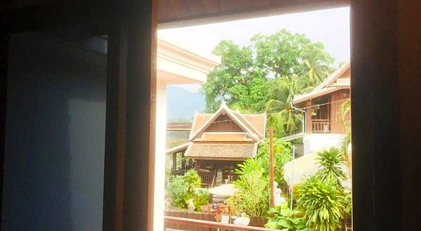 Merry Riverside Hotel