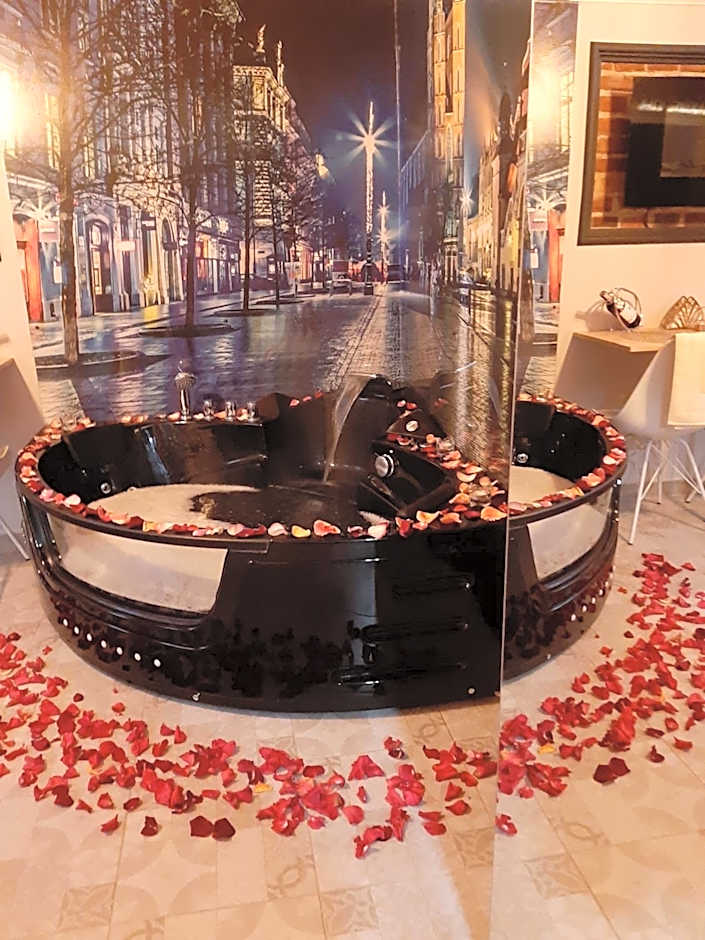 UNDERGROUND Jacuzzi Rooms