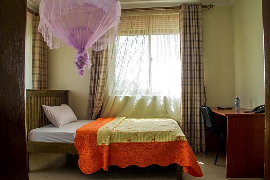 Tropical Suites Hotel