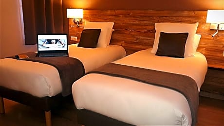 Triple Room with 3 Single Beds