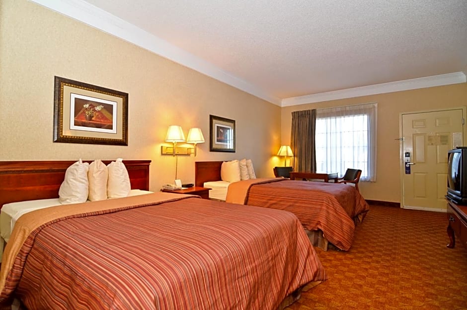 Peach State Inn & Suites