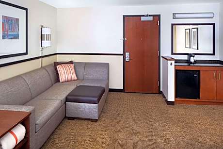 Two Queen Beds (with sofa bed)