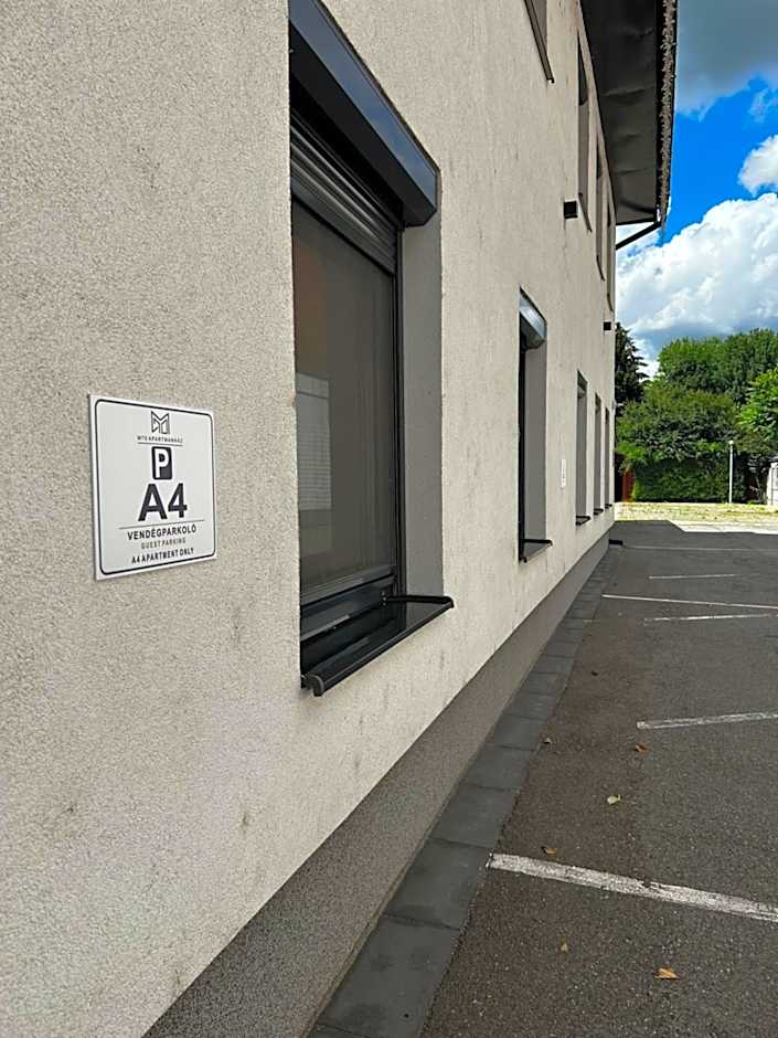 M70 Apartmanház