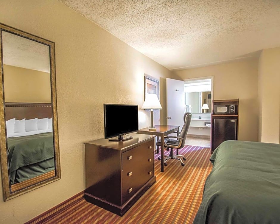 Quality Inn & Suites At Tropicana Field