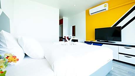 Standard Twin Room with Sea View