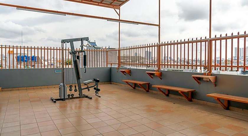 RedDoorz Hostel near LTC Glodok