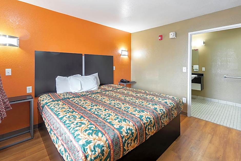 OYO Hotel Lake Charles Hwy 10