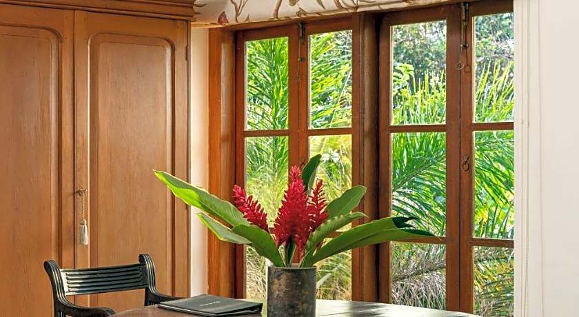 Taru Villas Rampart Street 