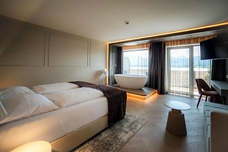 Deluxe Double Room with Bath