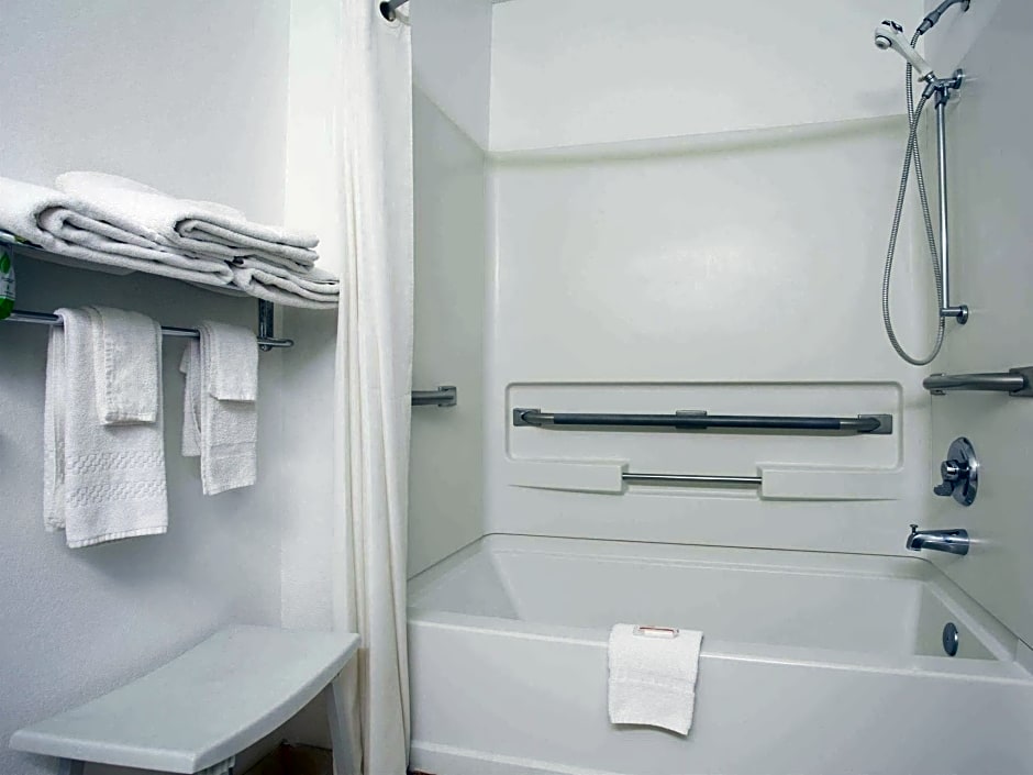 Super 8 by Wyndham Franklin