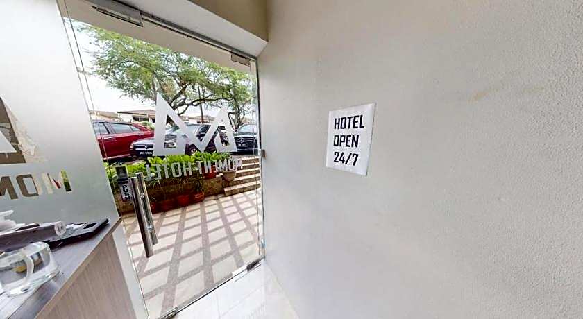 Moment Hotel