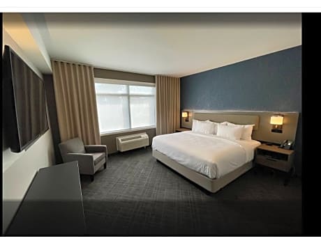 1 King Bed, Nonsmoking