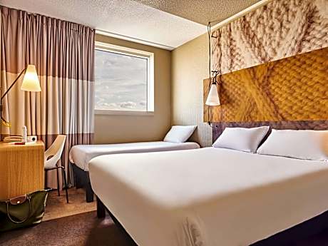 Standard Room with one double bed and one single bed