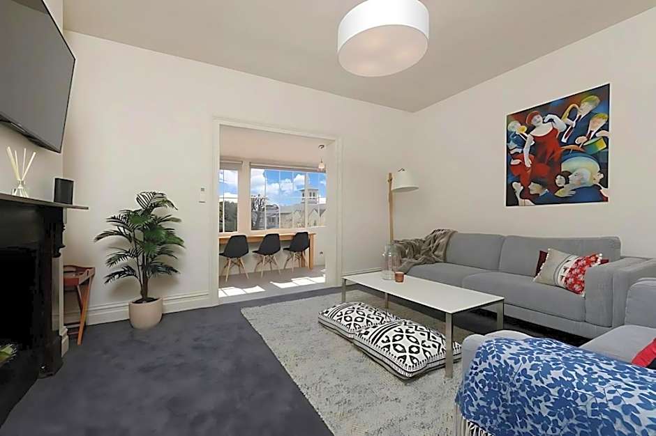 The Lollyshop Apartment in Battery Point