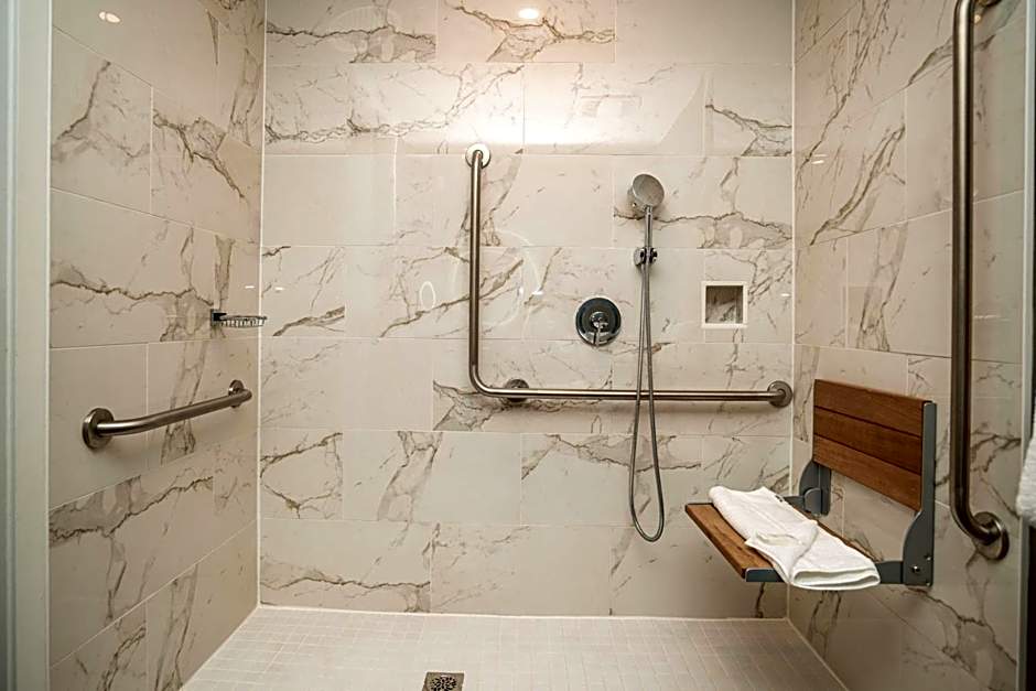 Sandman Signature Ottawa Airport Hotel