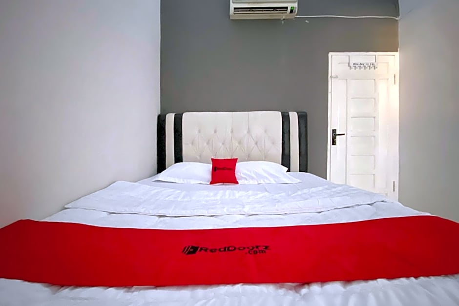 RedDoorz Syariah near RSU Sylvani Binjai