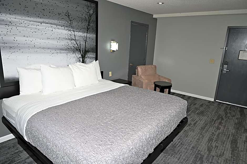 Super 8 by Wyndham Higginsville