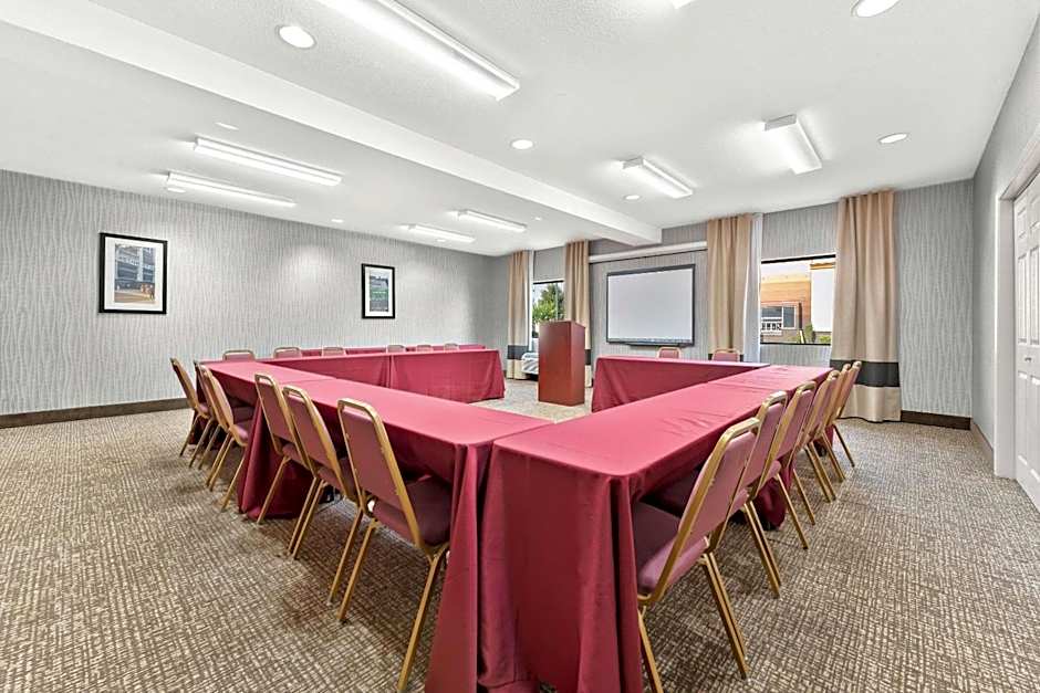 Comfort Suites near Robins Air Force Base
