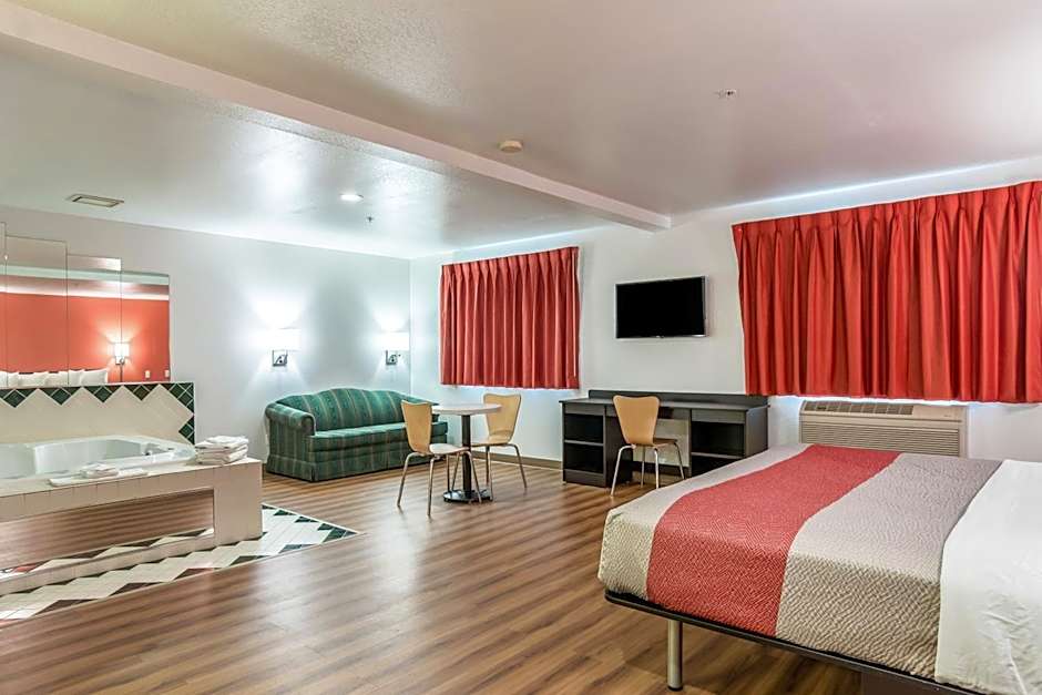 Motel 6-Barkeyville, PA