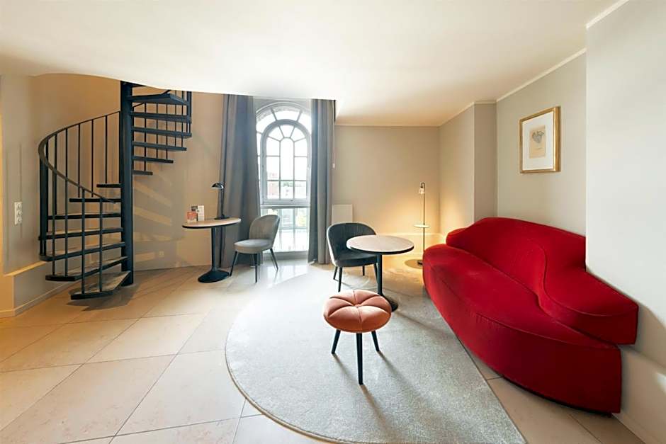 Wasserturm Hotel Cologne, Curio Collection by Hilton