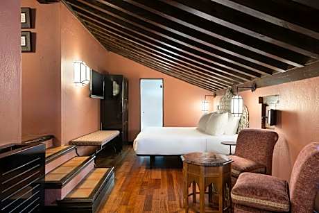 Junior Suite King, Junior Suite, 1 King, Sofa bed