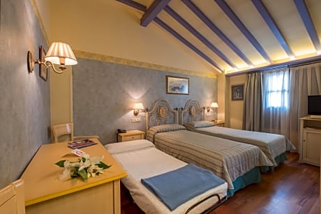 Twin Room with Extra Bed