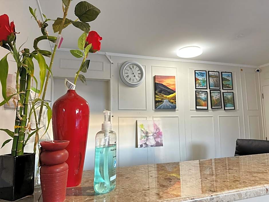 Kingswood Manor Motel