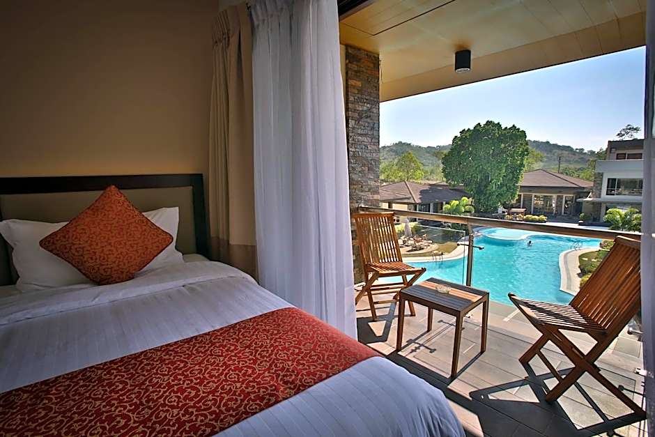 Photo 1 of 4 of Deluxe 1 Queen Bed