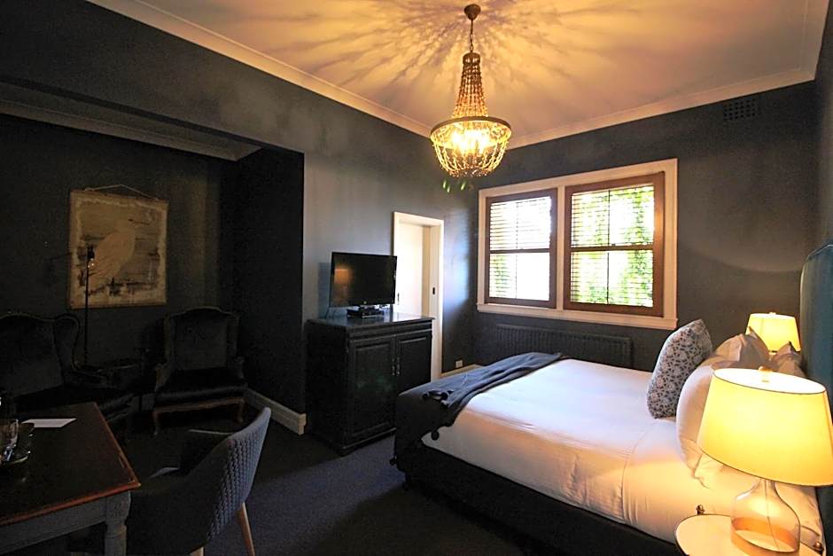 Photo 1 of 8 of Classic 1 King Bed