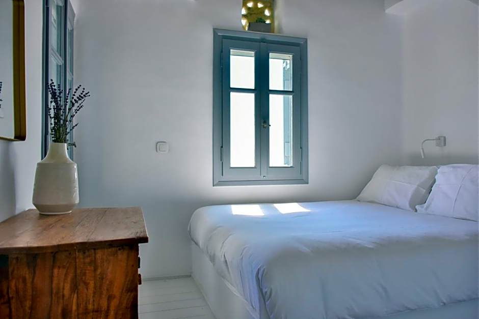 Living Theros Luxury Suites