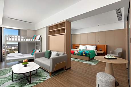 1 King 1 Bunk Suite Kids Theme