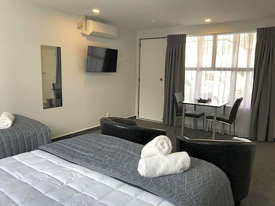 Durham Court Motor Inn