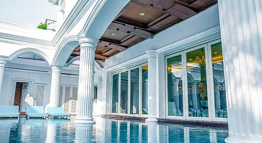 V20 Boutique Jacuzzi Hotel